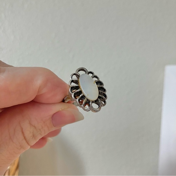 Mother of Pearl Silver Flower Oval Ring Vintage “Pearlette” Beach Neutral White - Picture 11 of 12